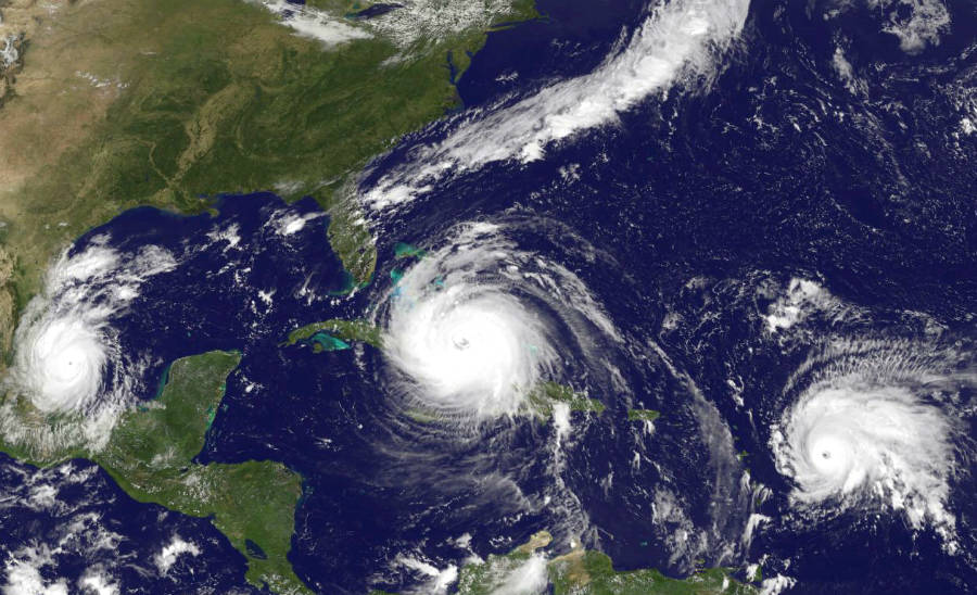 Furacões Irma, José e Kátia flagrados por satélite (Imagem: Noaa)